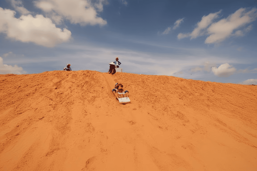 Trượt cát ở đồi cát Đỏ